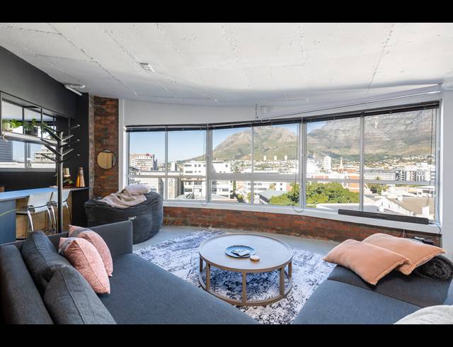 1 BEDROOM APARTMENT RENTED IN CAPE TOWN CITY CENTRE